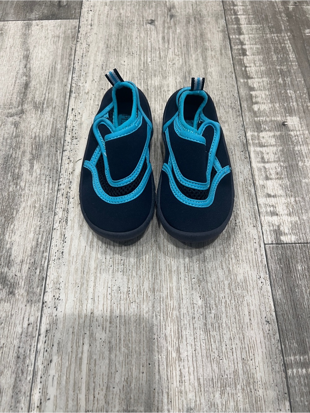 The Children's Place Boys Water Shoes in navy blue/aqua. Size Toddler 7/8.